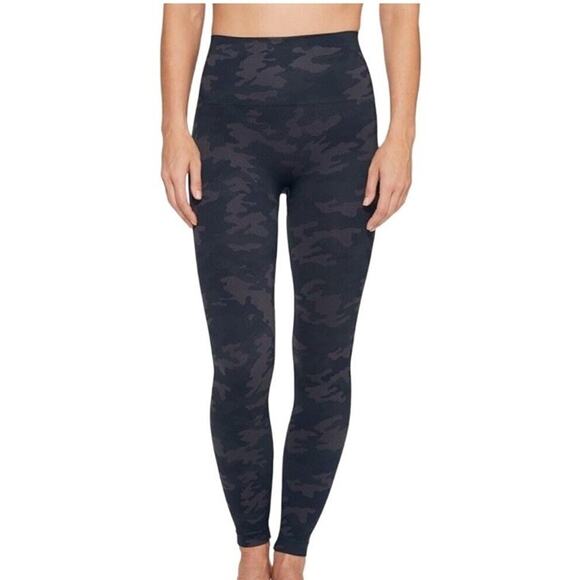 SPANX Pants - Spanx Women’s Look At Me Now Seamless Leggings Black Camo Slimming Size‎ M